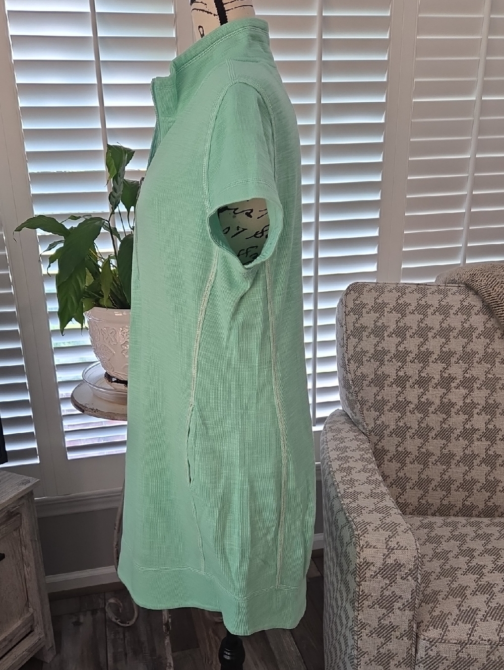 Tommy Bahama Mint Green Short Sleeve Zip-Front Tunic - Picture 2 of 10